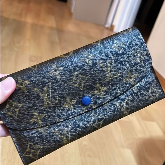Emilie wallet - Picture 1 of 12